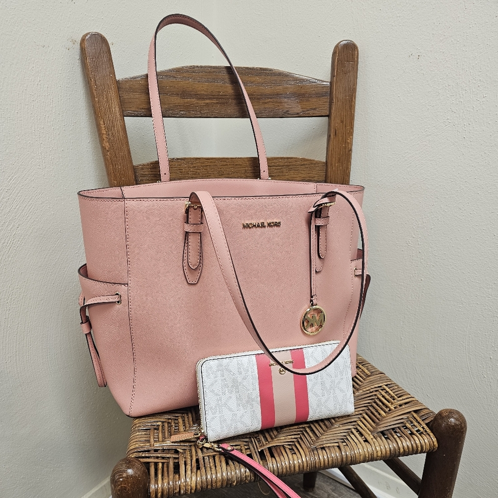 Authentic Michael Kors purse & Matching wallet